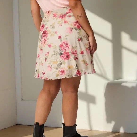TORRID Mini A-Line Floral Mesh Pull-On Skirt NWT Size 4X - Picture 5 of 8
